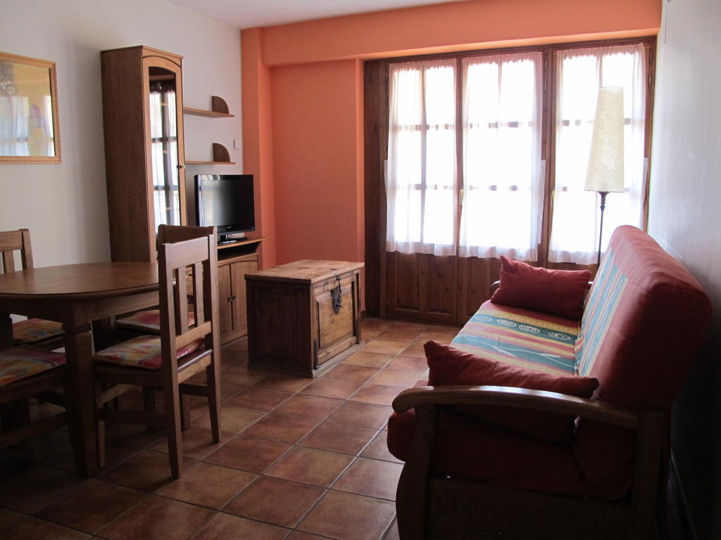 Apartamentos Casa Español Broto Habitación foto